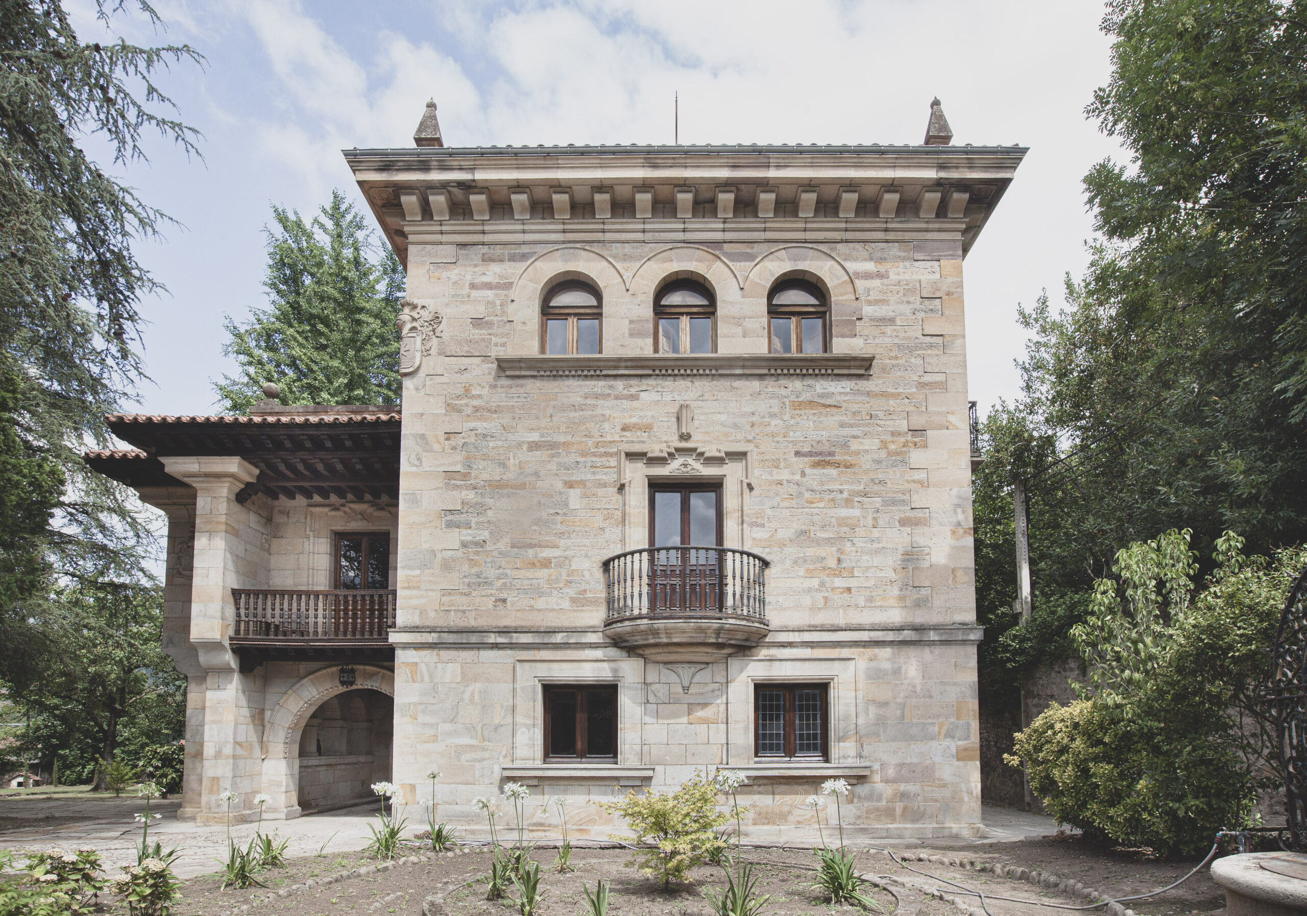 Fachada de Palacio La Gloria