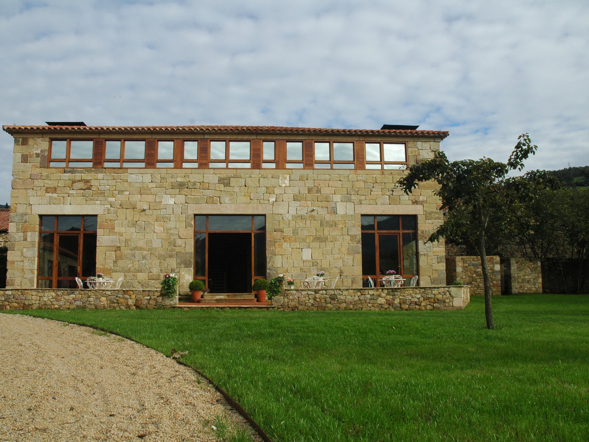 Façade and entrance of La Posada, Finca del Monasterio